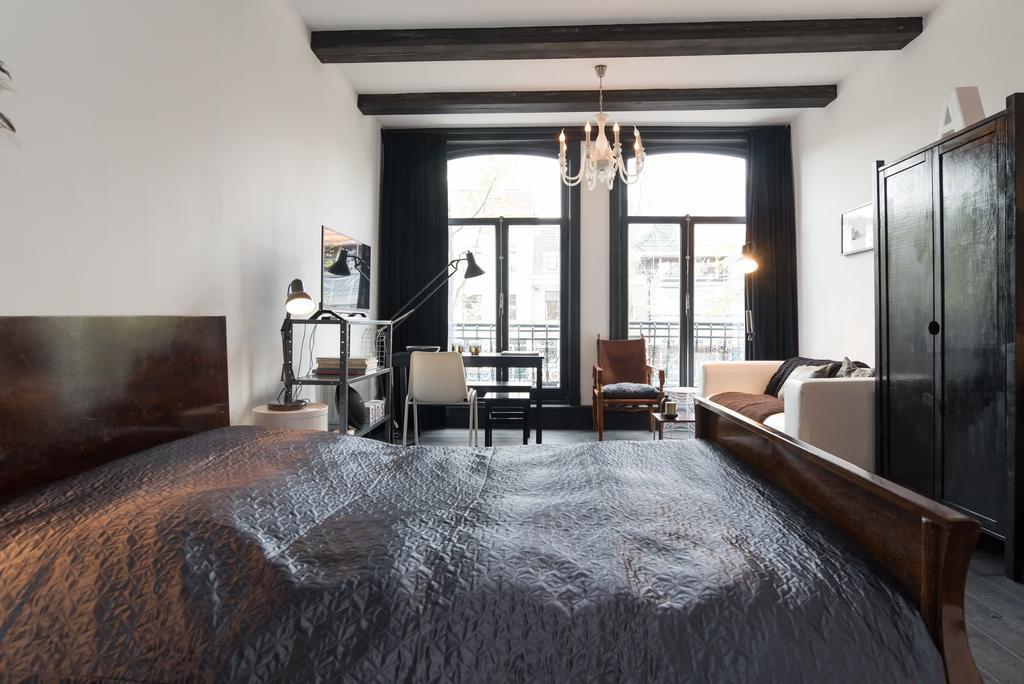 Bed & Breakfast The Black Canal View Private Studio Amsterdam - new 2023  prices, reviews, book now